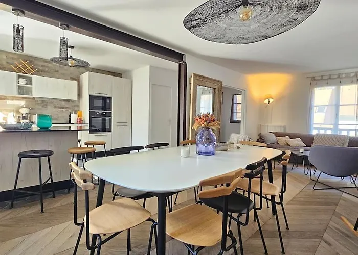 Maison Familiale 12 Couchages, Et Terrasse Holiday home Deauville